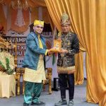 Penghargaan Budaya dari Kesultanan Langkat untuk Wakil Bupati Aceh Timur