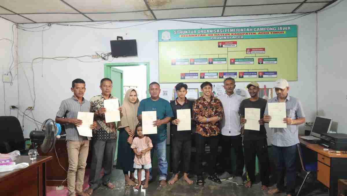 Kantor Pertanahan Aceh Timur Serahkan 44 Sertipikat PTSL 2025 di Kantor Geuchik Gampong Jawa Aceh Timur