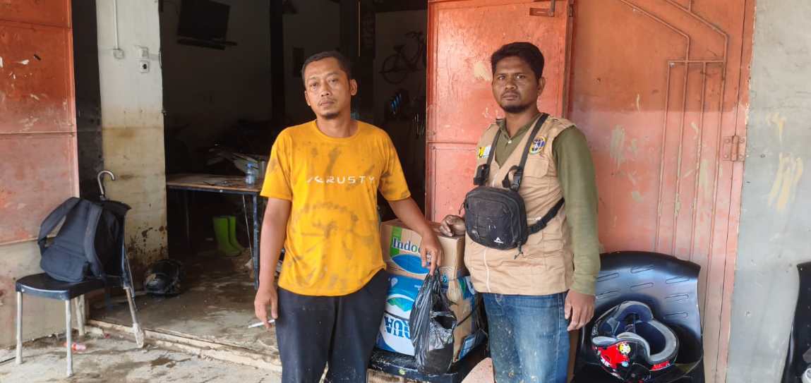 Semangat Bangkit Pasca Banjir: Kebersamaan Keluarga Besar BPN Aceh Timur Diperkuat Bantuan Logistik